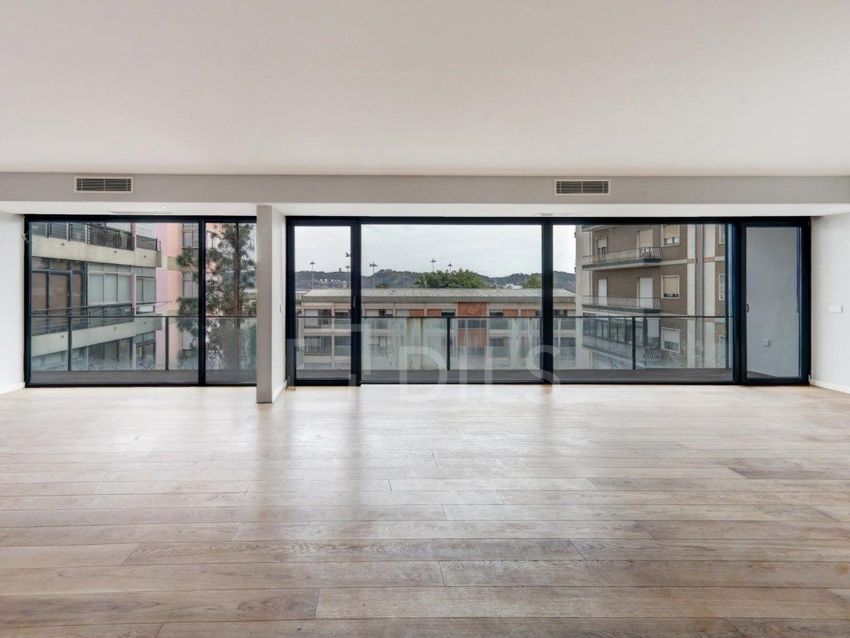 Duplex à vendre – Rua Martins Barata