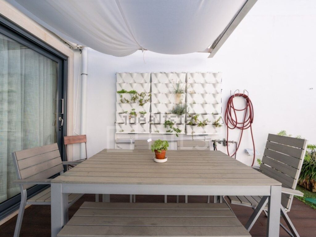 Maison jumelée à vendre – Rua Paz à Ajuda