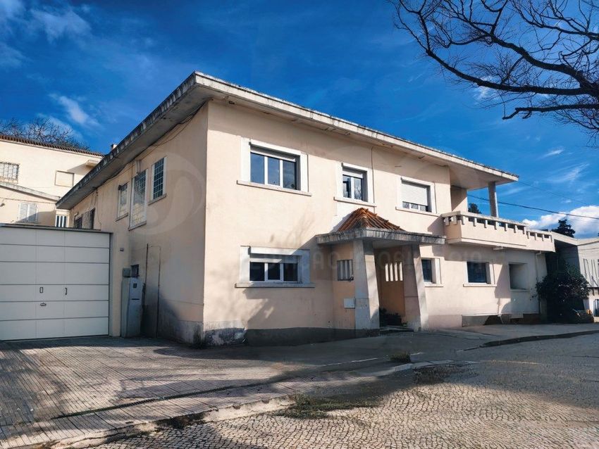 Maison ou villa individuelle à vendre – Av. Gago Coutinho