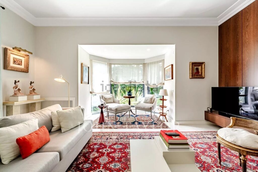 Maison ou villa individuelle à vendre – Restelo