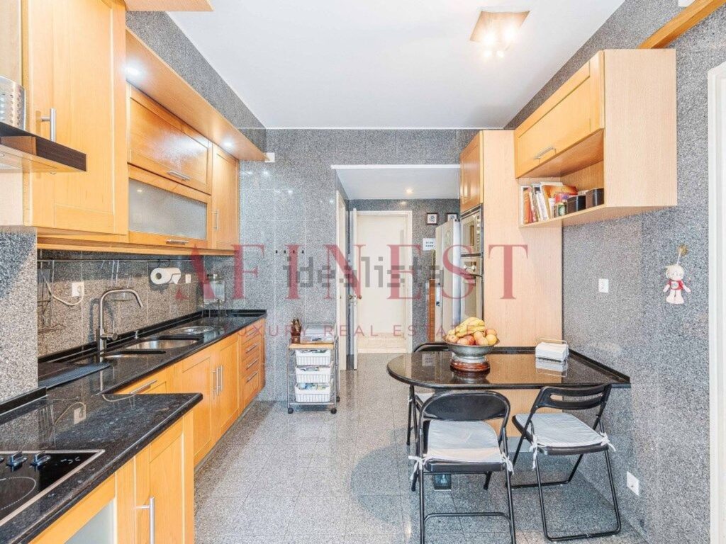 Appartement t5 à vendre – Avenida Padre Cruz