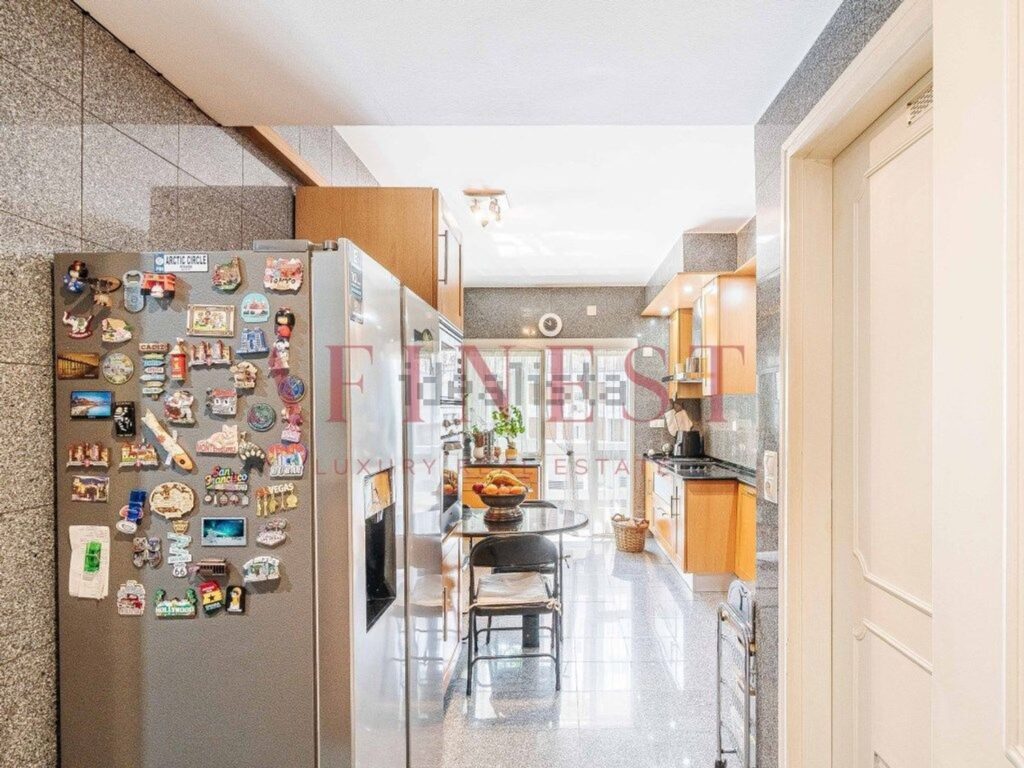 Appartement t5 à vendre – Avenida Padre Cruz