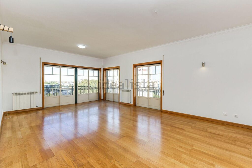 Appartement t3 à vendre – Rua Fernando Lopes Graça sans numéro