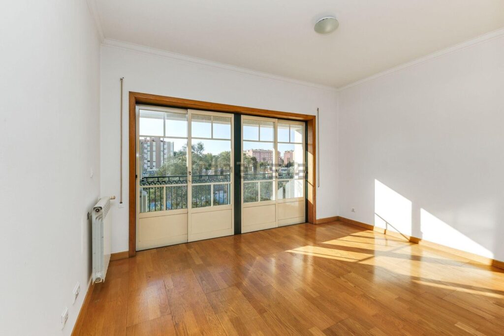 Appartement t3 à vendre – Rua Fernando Lopes Graça sans numéro