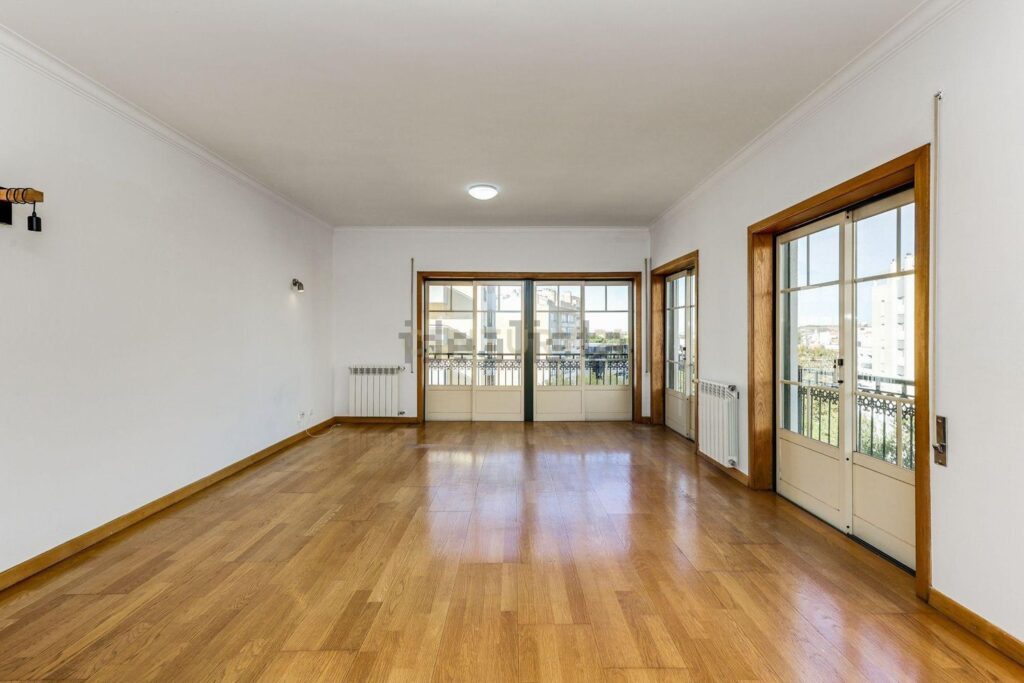 Appartement t3 à vendre – Rua Fernando Lopes Graça sans numéro