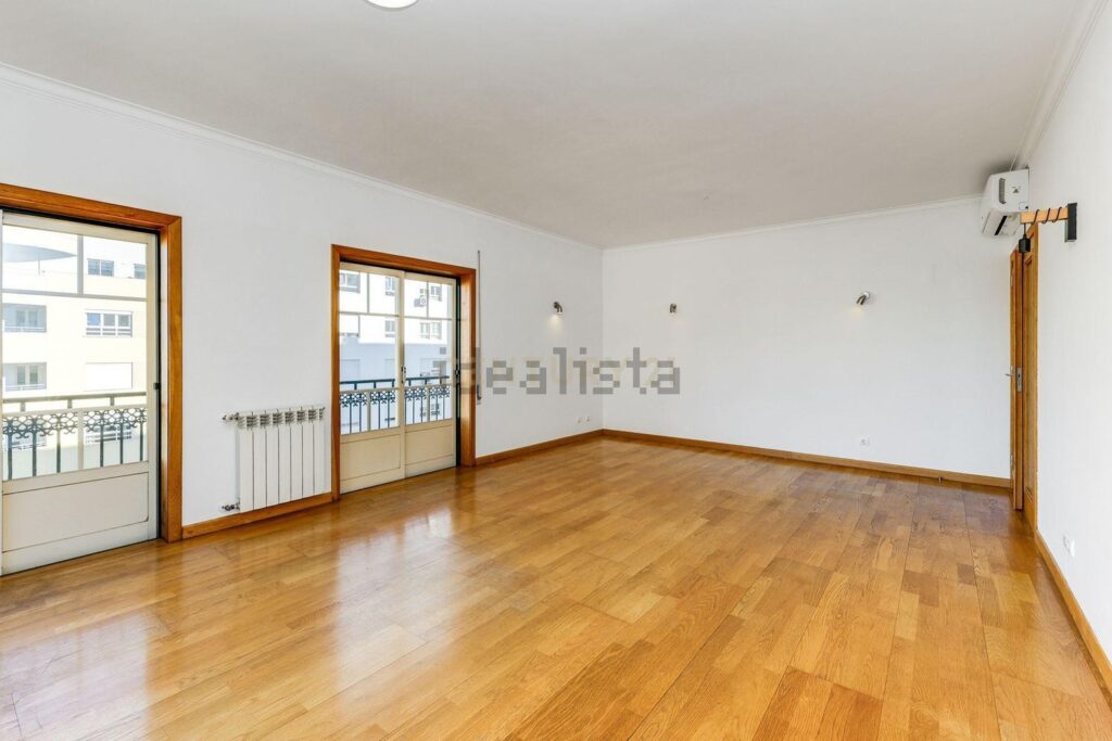 Appartement t3 à vendre – Rua Fernando Lopes Graça sans numéro