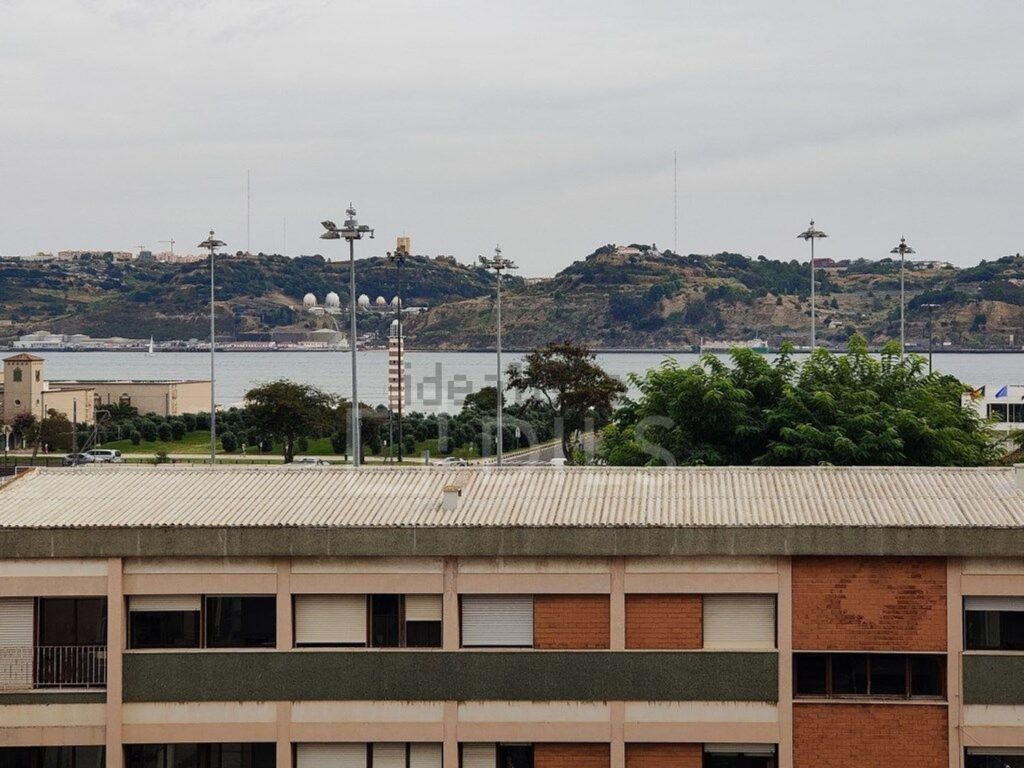 Duplex à vendre – Rua Martins Barata