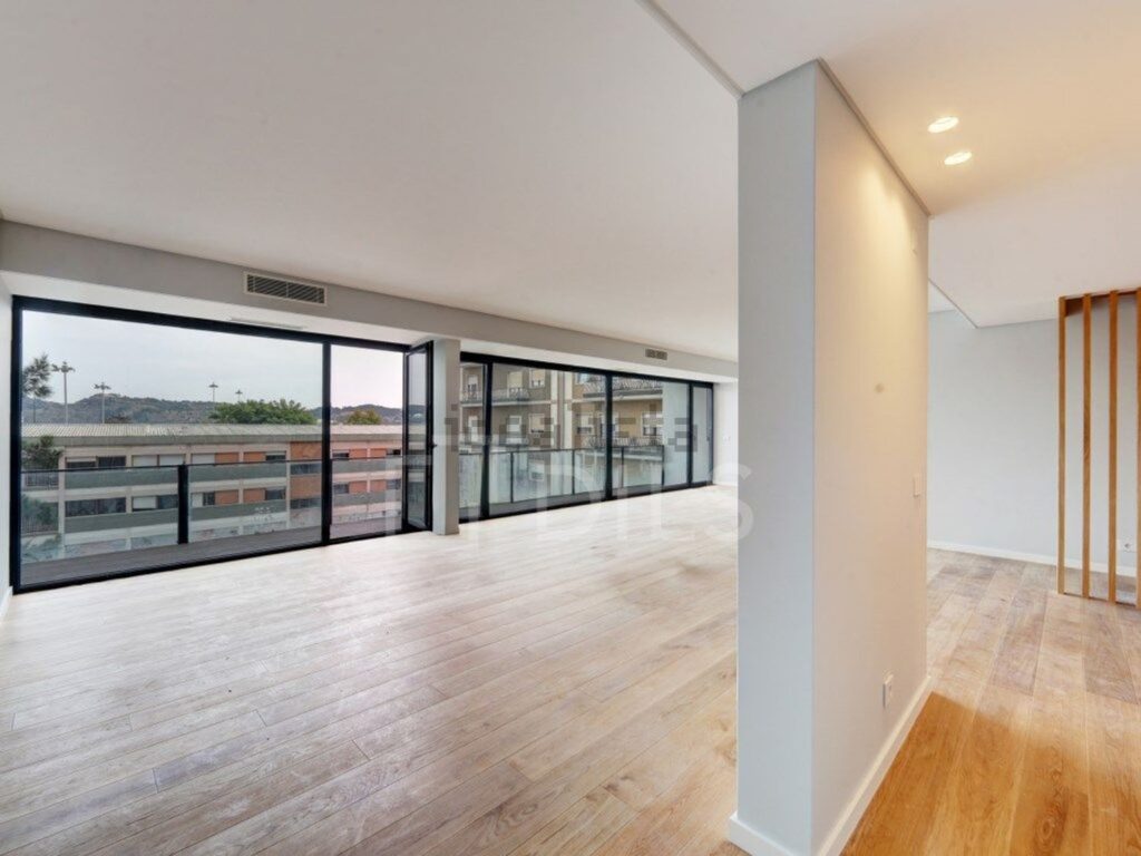 Duplex à vendre – Rua Martins Barata