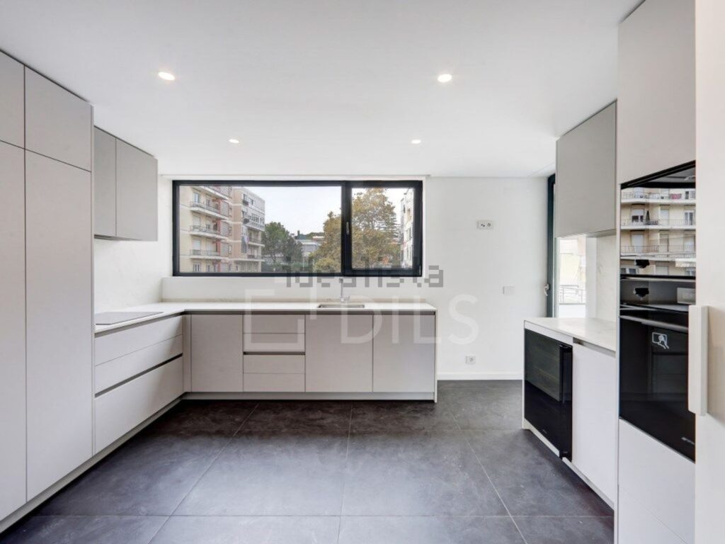 Duplex à vendre – Rua Martins Barata