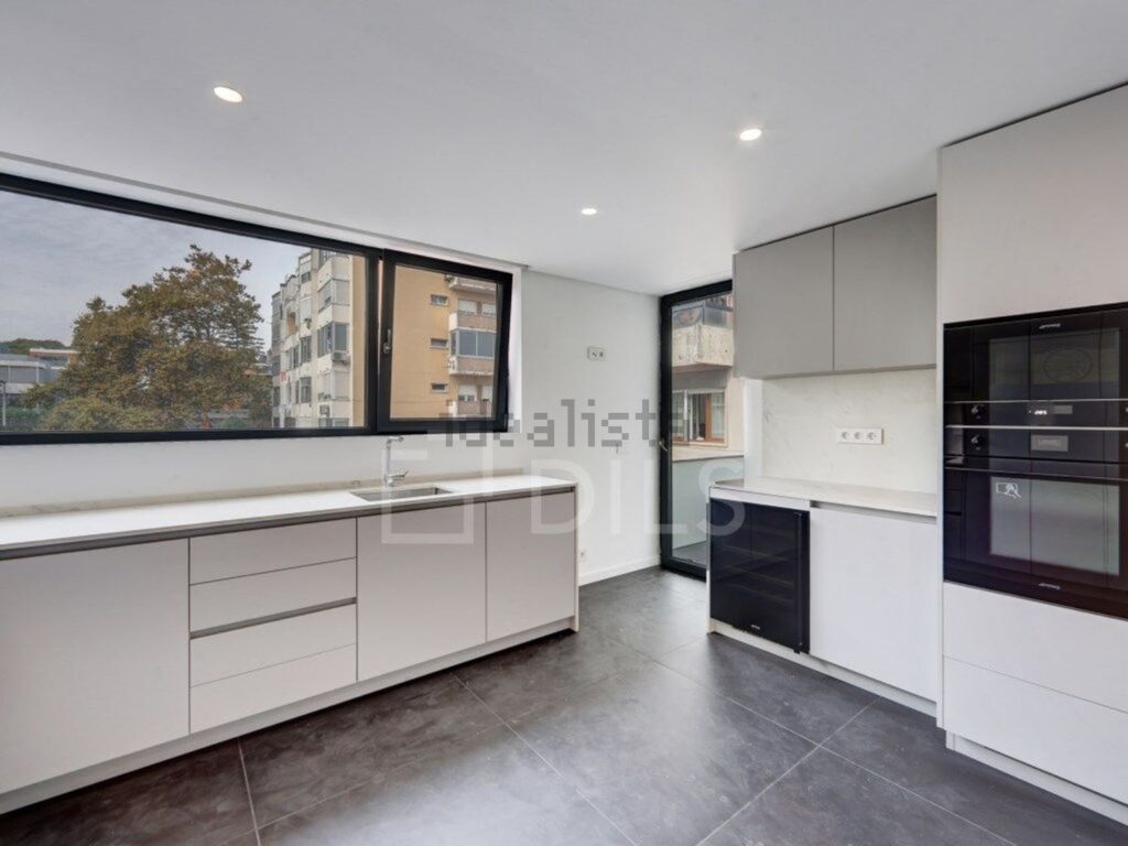 Duplex à vendre – Rua Martins Barata