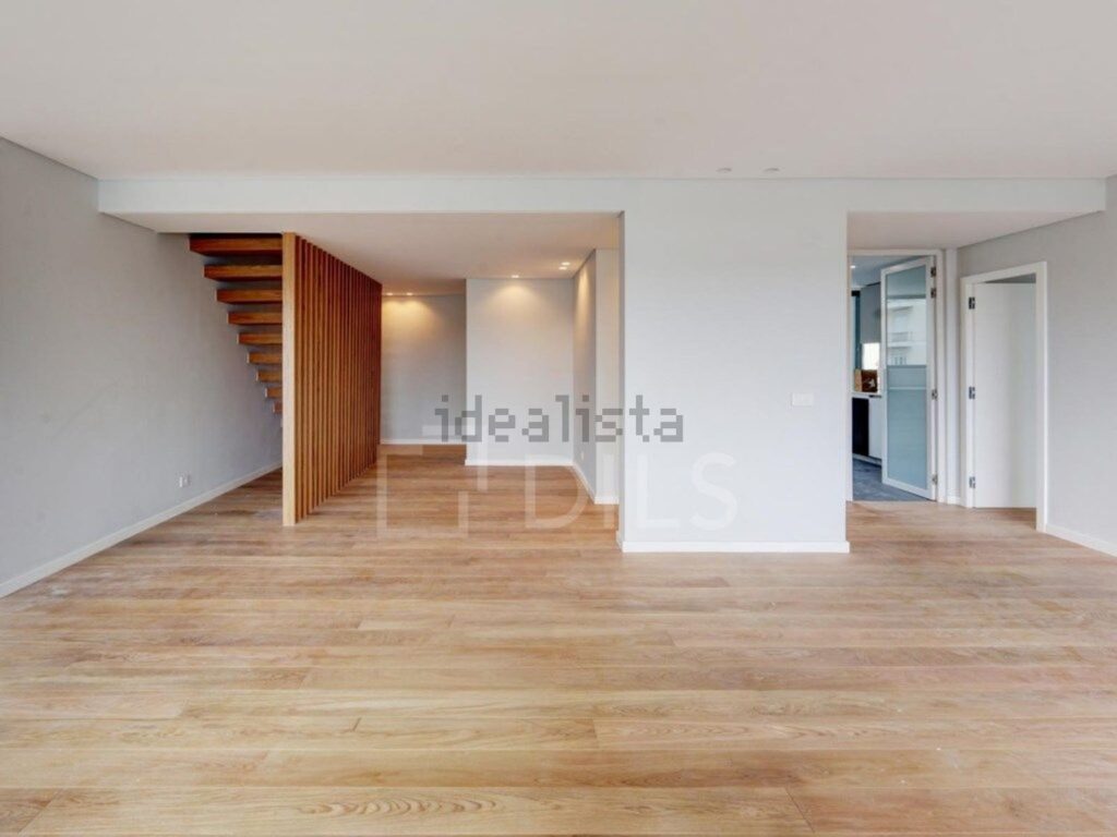 Duplex à vendre – Rua Martins Barata