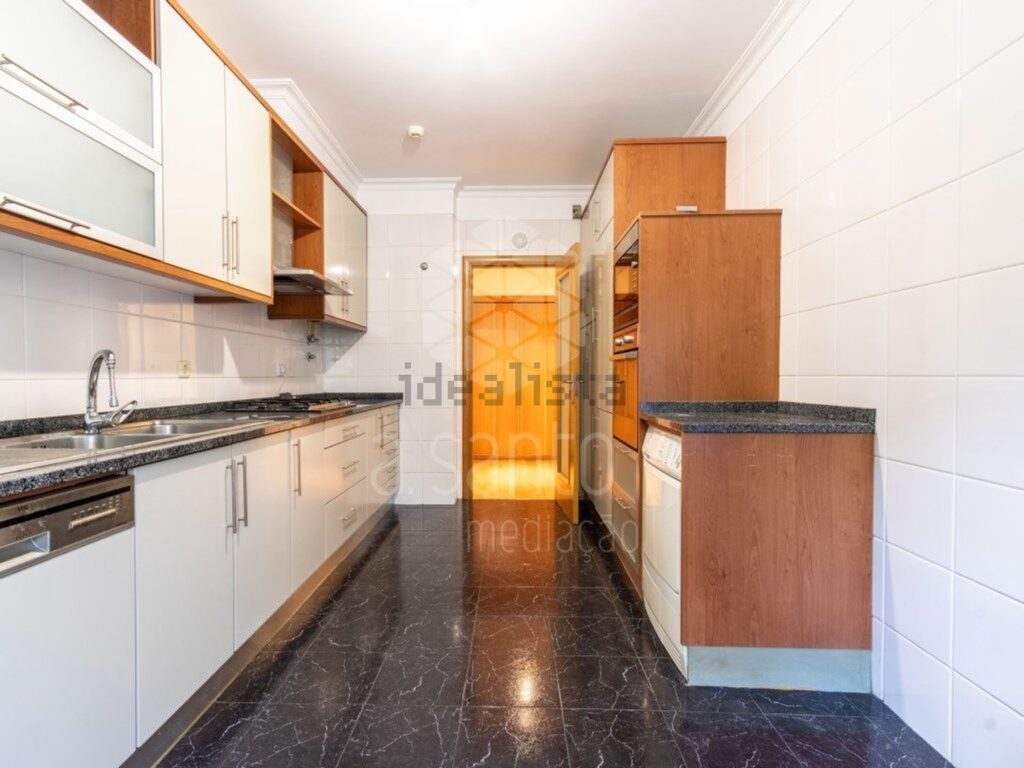 Appartement t3 à vendre – Avenida Dom João II, 106